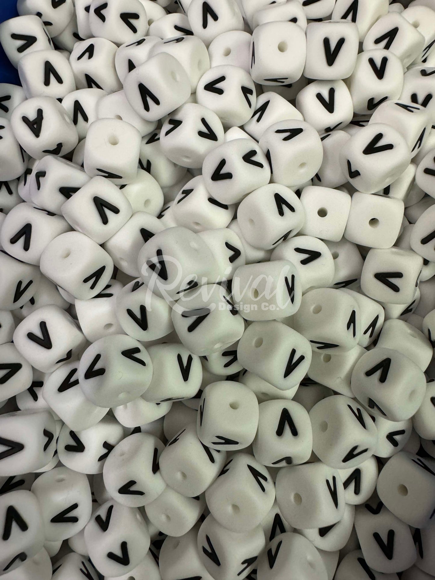 "V" - 12mm Silicone Letter Bead