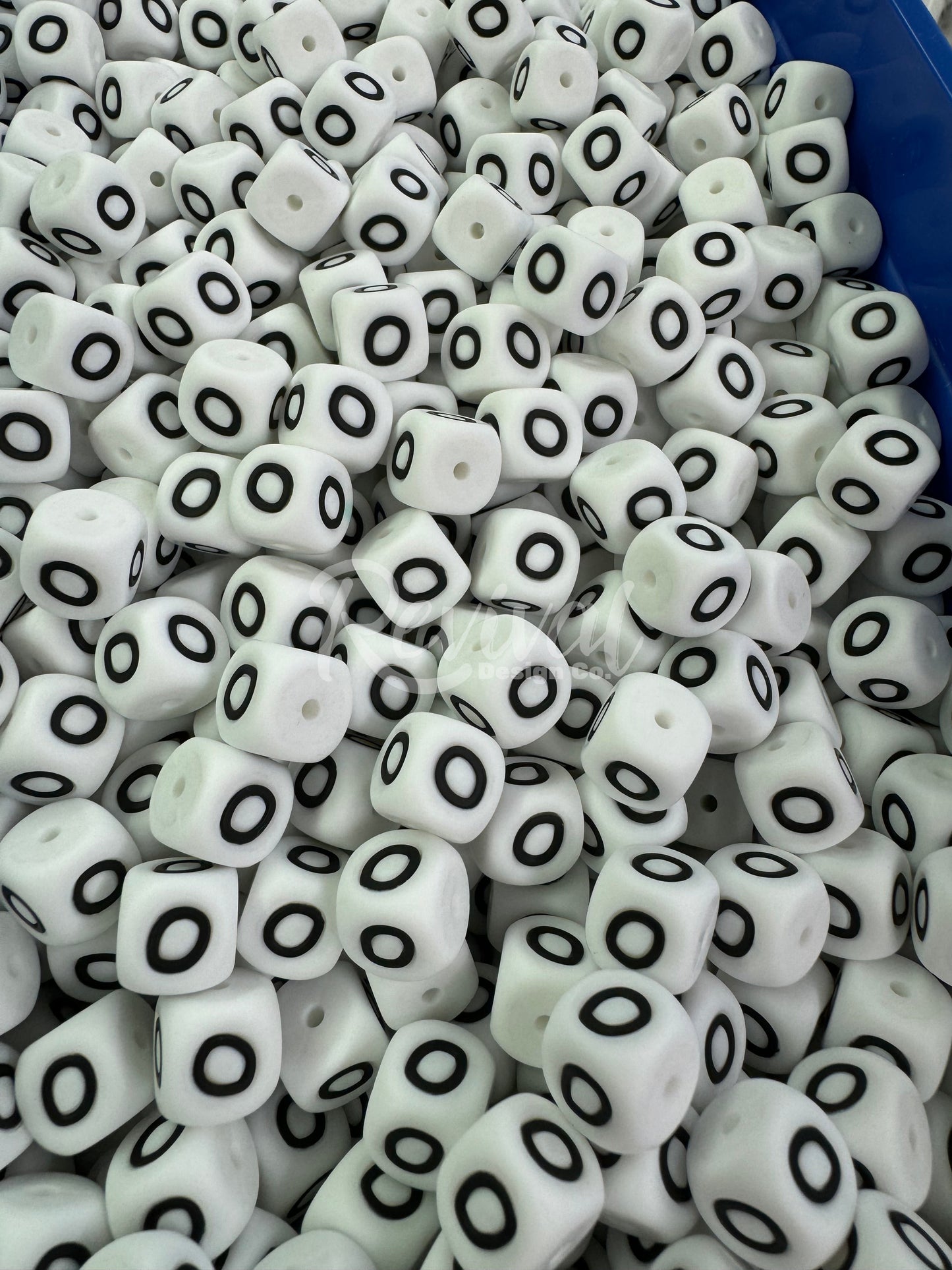 "O" - 12mm Silicone Letter Bead