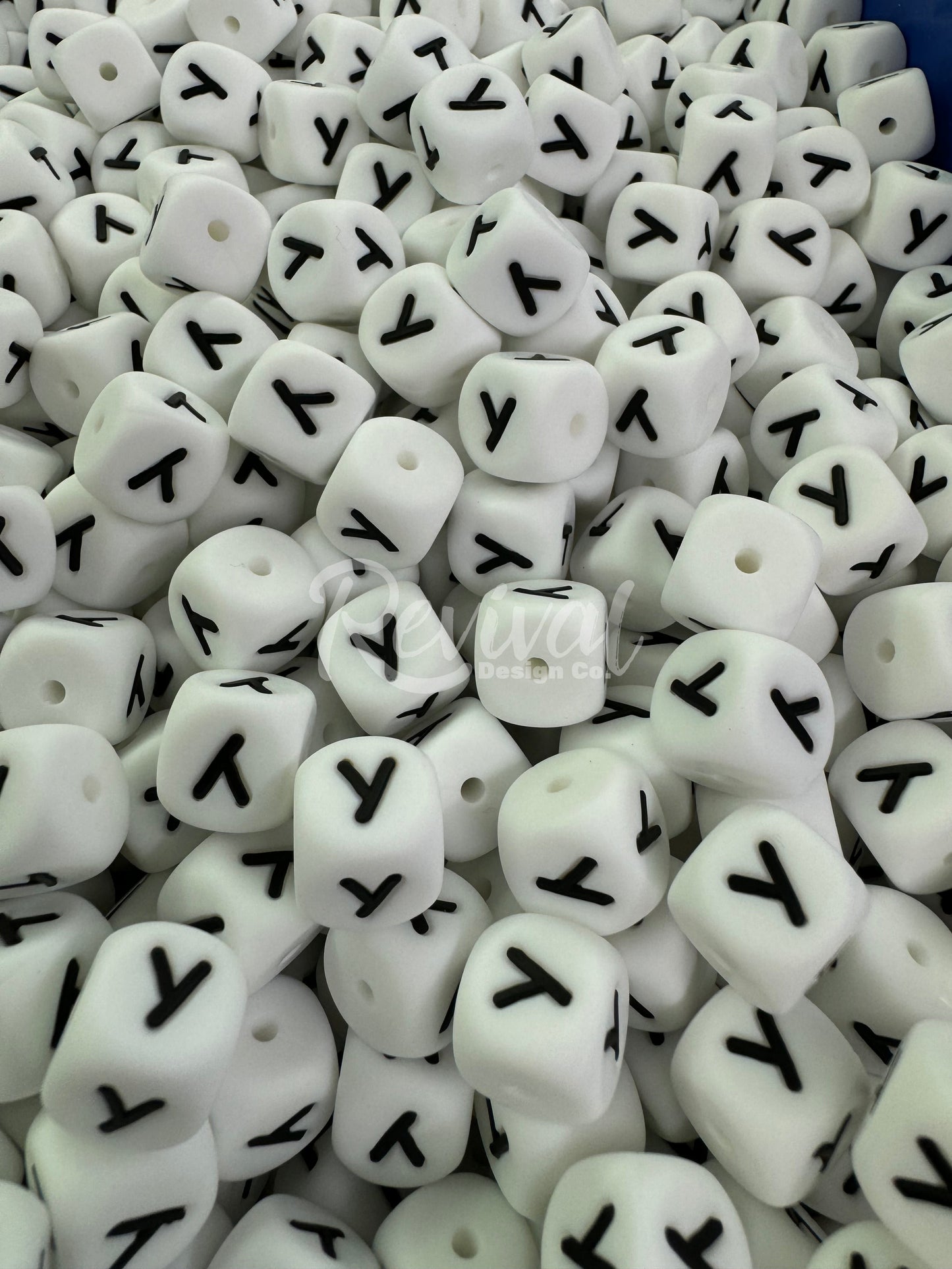 "Y" - 12mm Silicone Letter Bead