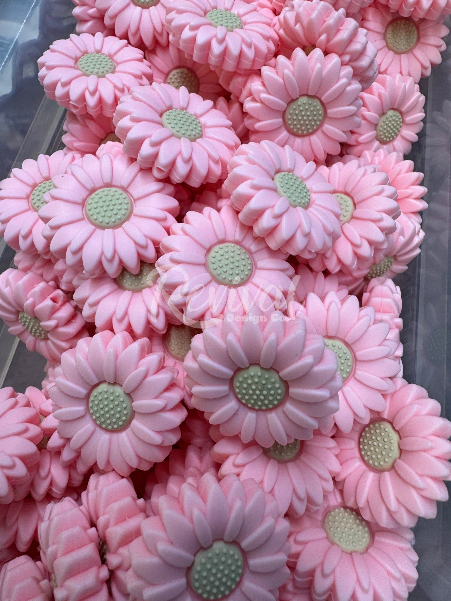 Soft Pink Daisy - Silicone Focal Bead