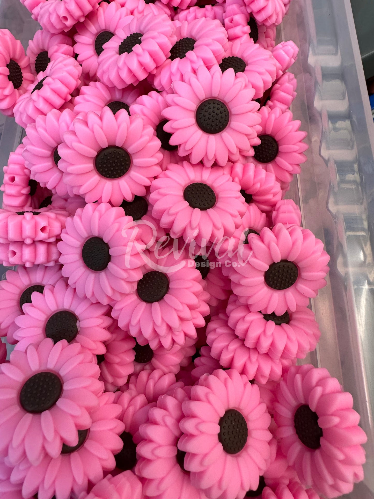 Preppy Pink Daisy - Silicone Focal Bead