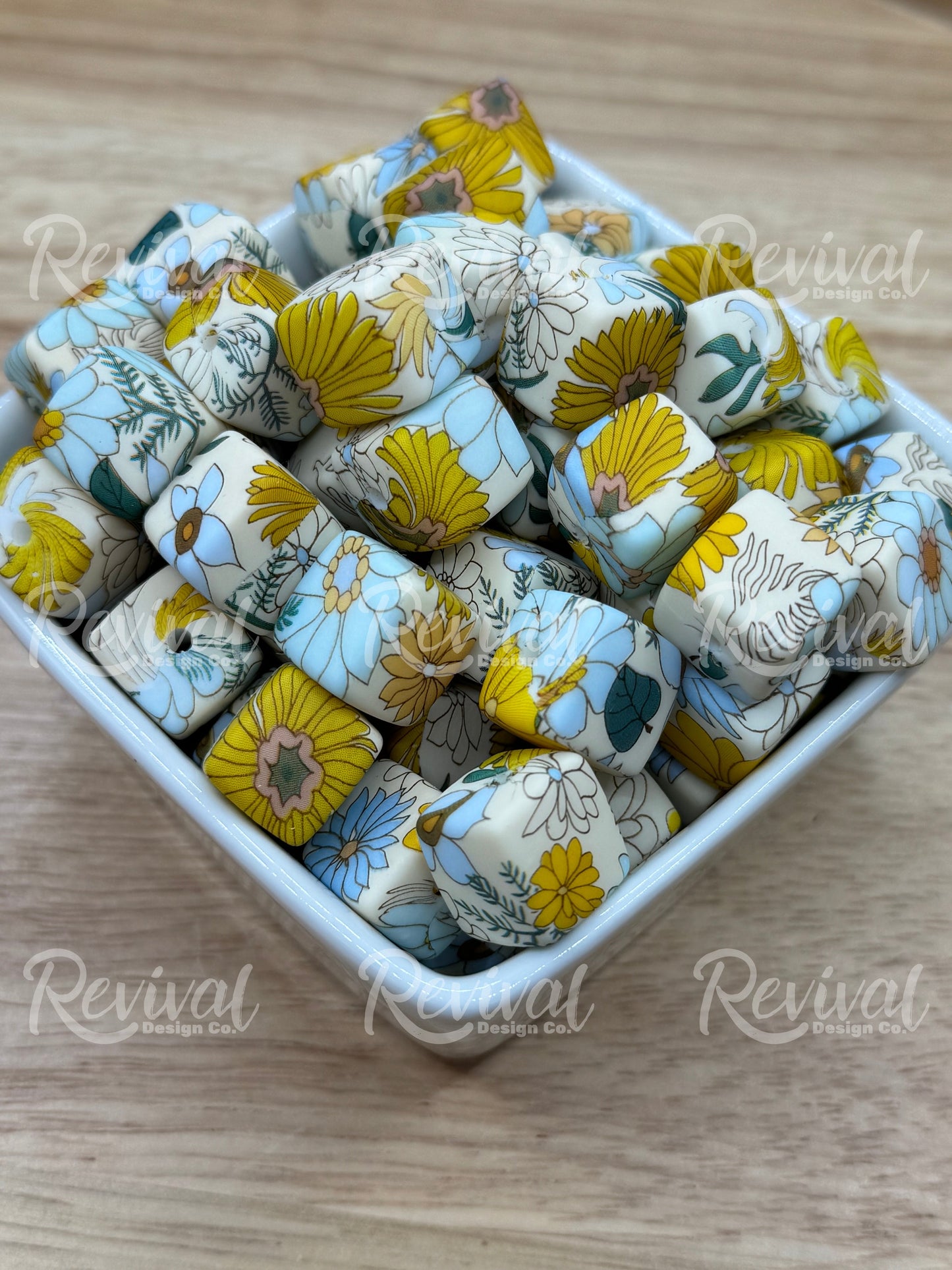 Vintage Meadow - 14mm Silicone Cube Bead