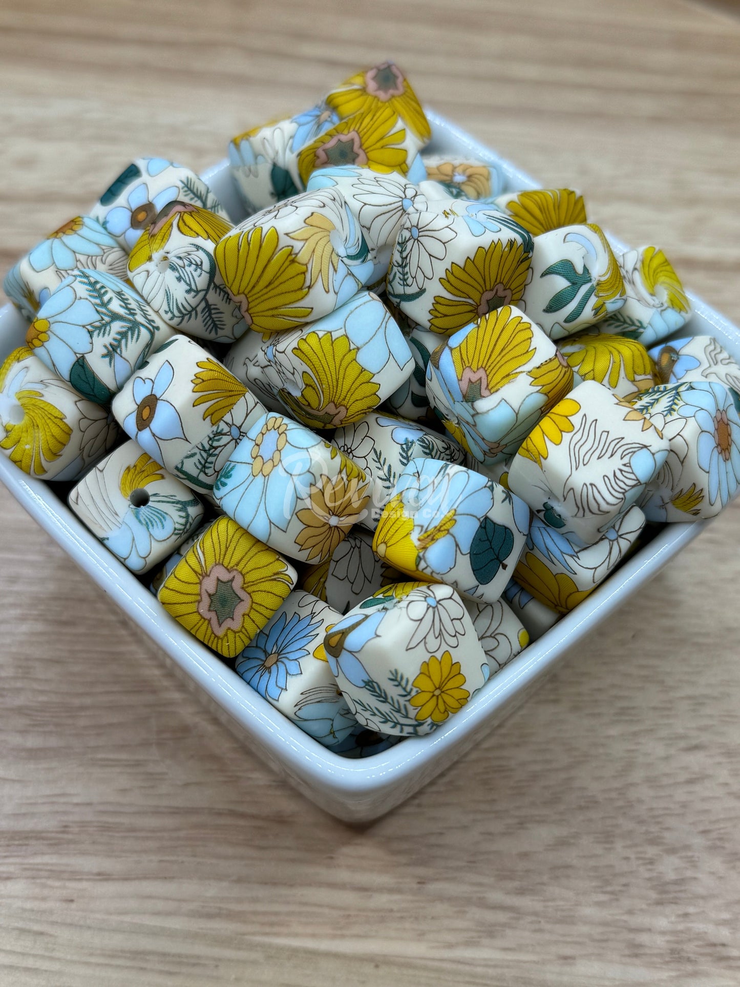 Vintage Meadow - 14mm Silicone Cube Bead