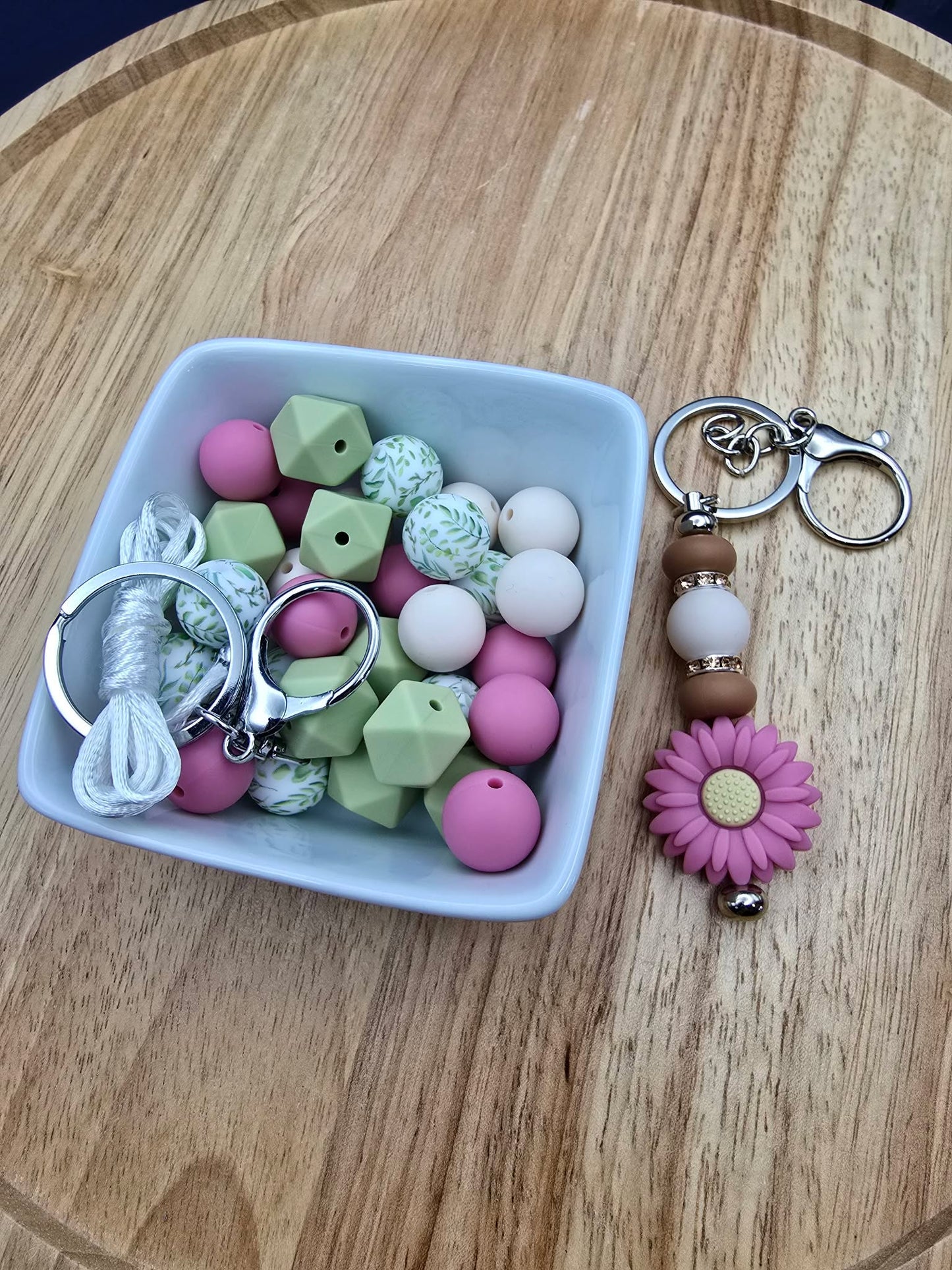 Wristlet & Bar Keychain Coordinating Kit - Pushing Daisies